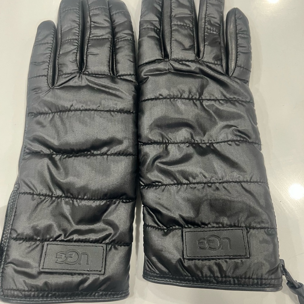 UGG Black Quilted Winter Gloves
